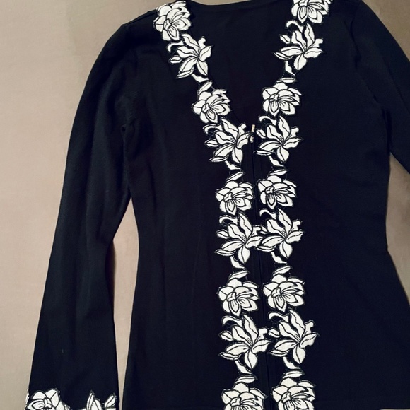 NEW Small Boston Proper Zip Cardigan Sweater White Flower Embroidered Knit - Picture 2 of 5